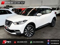 NISSAN KICKS 1.6 16V SV XTRONIC 2017/2018 V10 VEÍCULOS CAXIAS DO SUL / Carros no Vale