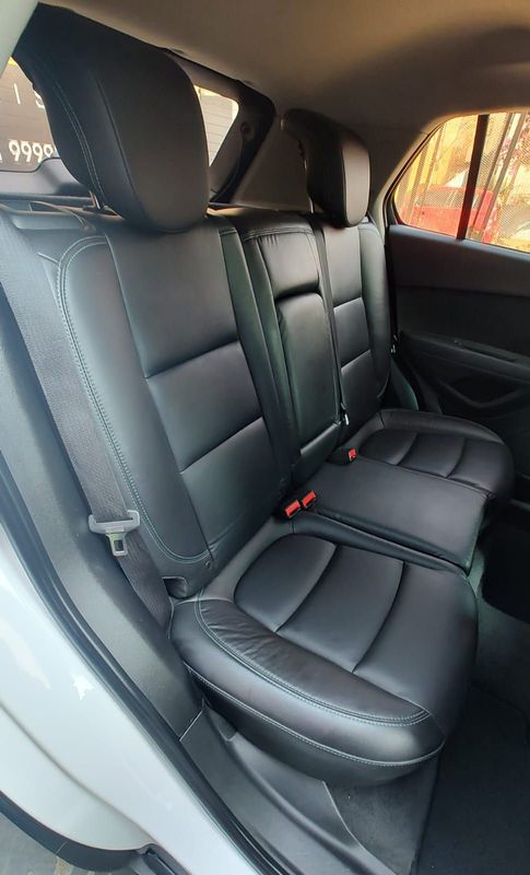 CHEVROLET TRACKER LTZ 1.8 16V 4×2 2014/2015 RENNER AUTOMÓVEIS LAJEADO / Carros no Vale