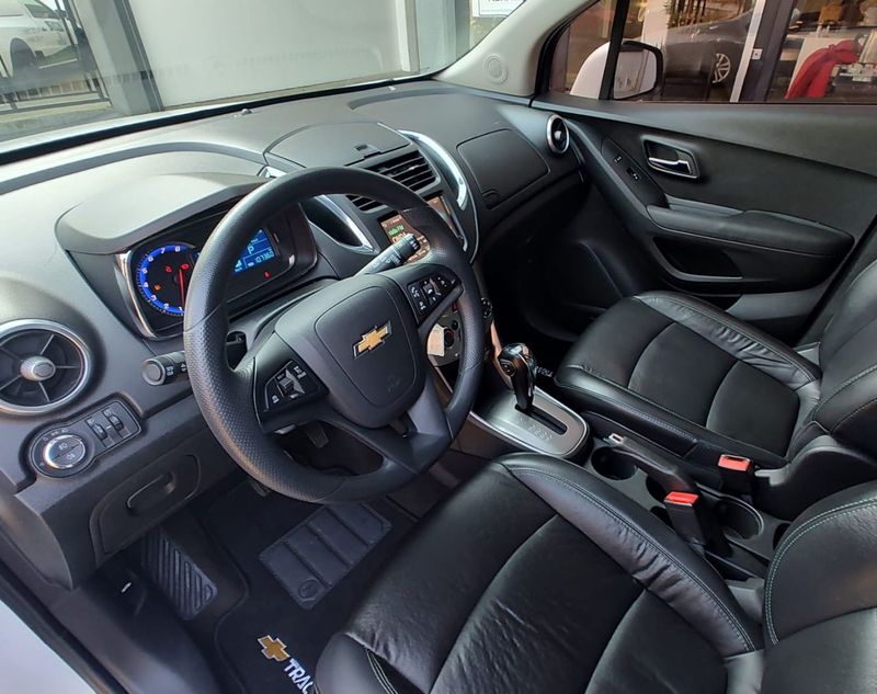 CHEVROLET TRACKER LTZ 1.8 16V 4×2 2014/2015 RENNER AUTOMÓVEIS LAJEADO / Carros no Vale