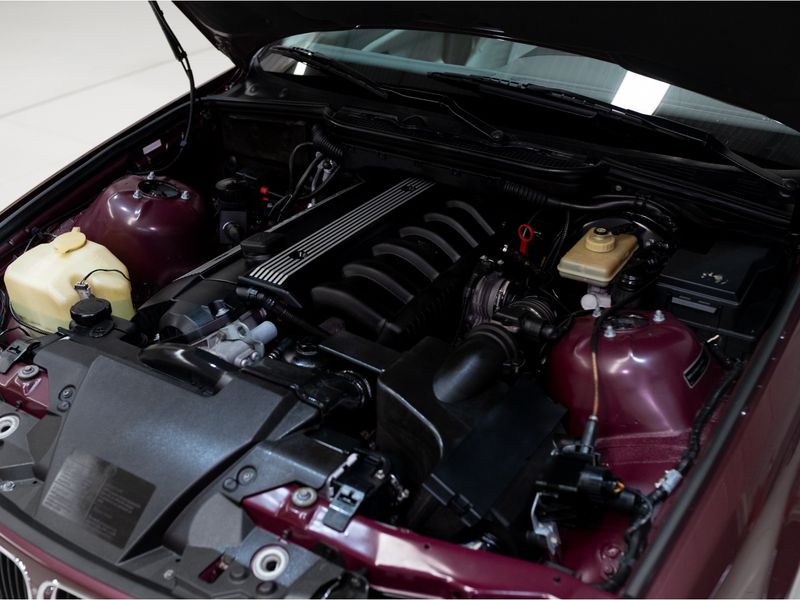 BMW 328i 2.8 SEDAN 24V 1996/1996 PASTORE CAR COLLECTION BENTO GONÇALVES / Carros no Vale