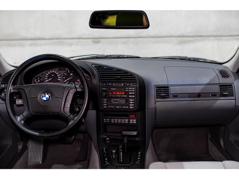 BMW 328i 2.8 SEDAN 24V 1996/1996 PASTORE CAR COLLECTION BENTO GONÇALVES / Carros no Vale