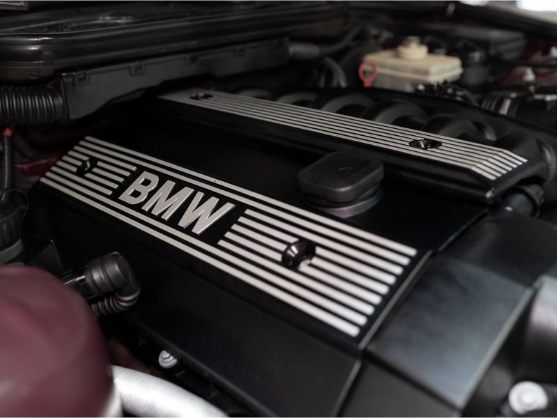 BMW 328i 2.8 SEDAN 24V 1996/1996 PASTORE CAR COLLECTION BENTO GONÇALVES / Carros no Vale