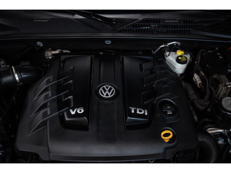 VOLKSWAGEN AMAROK 2.0 TRENDLINE 4X4 CD 16V TURBO INTERCOOLER 2018/2018 PASTORE CAR COLLECTION BENTO GONÇALVES / Carros no Vale