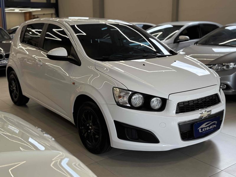 CHEVROLET SONIC 1.6 LT 16V 2012/2013 LEHMEN VEÍCULOS VENÂNCIO AIRES / Carros no Vale