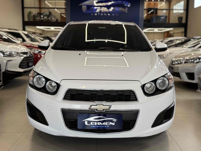 CHEVROLET SONIC 1.6 LT 16V 2012/2013 LEHMEN VEÍCULOS VENÂNCIO AIRES / Carros no Vale