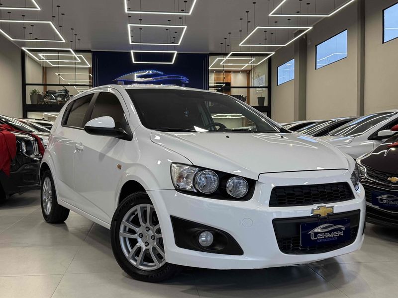 CHEVROLET SONIC 1.6 LTZ 16V 2014/2014 LEHMEN VEÍCULOS VENÂNCIO AIRES / Carros no Vale