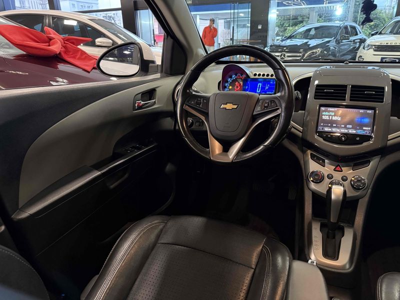 CHEVROLET SONIC 1.6 LTZ 16V 2014/2014 LEHMEN VEÍCULOS VENÂNCIO AIRES / Carros no Vale