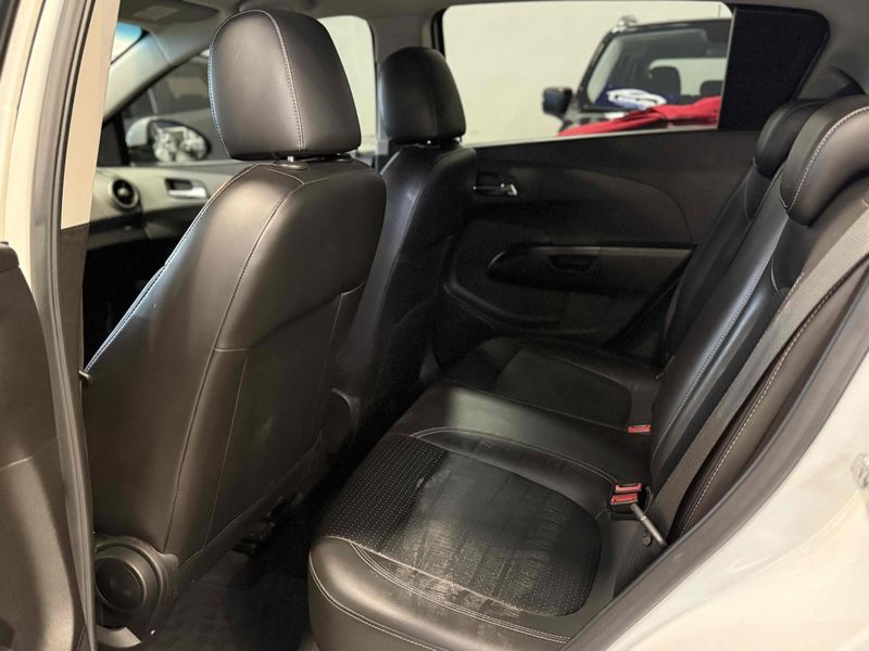 CHEVROLET SONIC 1.6 LTZ 16V 2014/2014 LEHMEN VEÍCULOS VENÂNCIO AIRES / Carros no Vale