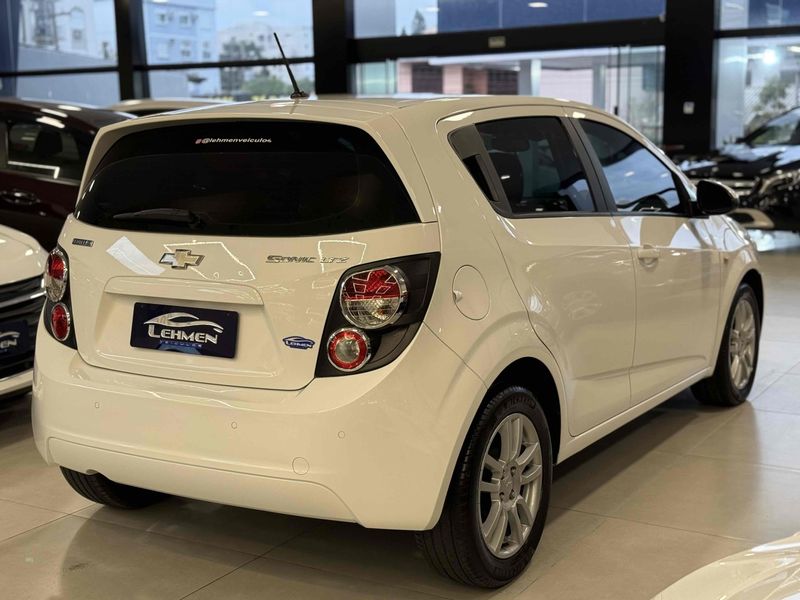 CHEVROLET SONIC 1.6 LTZ 16V 2014/2014 LEHMEN VEÍCULOS VENÂNCIO AIRES / Carros no Vale