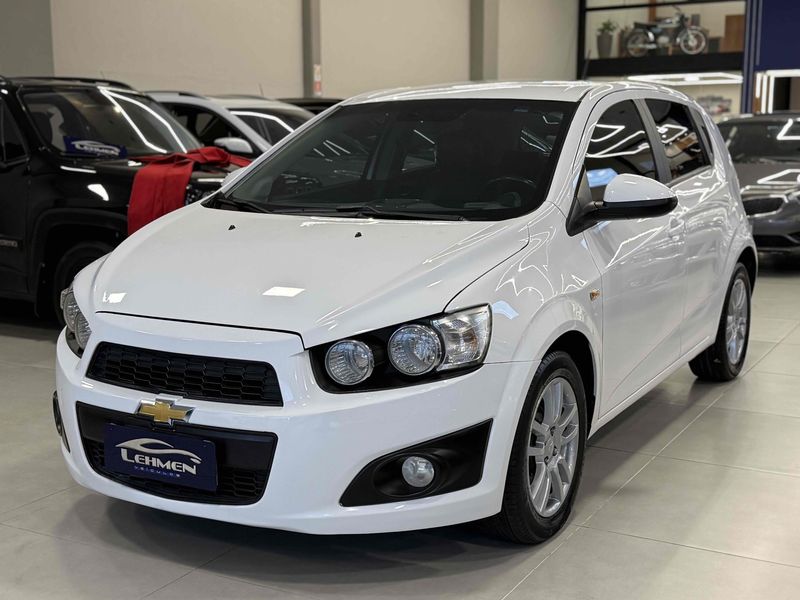 CHEVROLET SONIC 1.6 LTZ 16V 2014/2014 LEHMEN VEÍCULOS VENÂNCIO AIRES / Carros no Vale