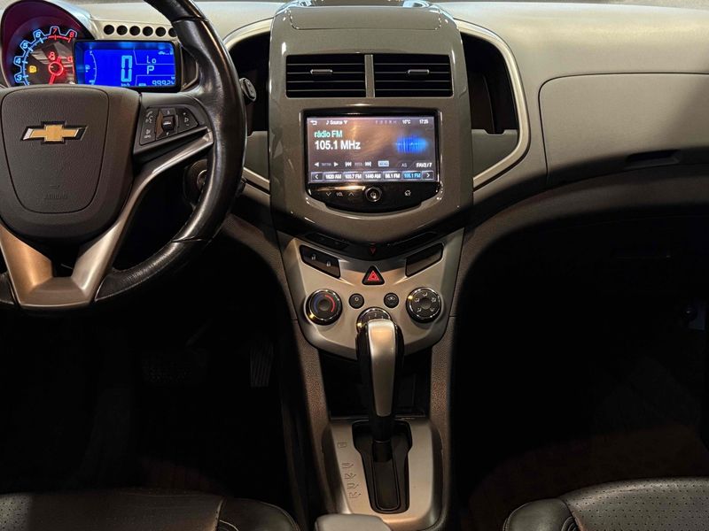 CHEVROLET SONIC 1.6 LTZ 16V 2014/2014 LEHMEN VEÍCULOS VENÂNCIO AIRES / Carros no Vale