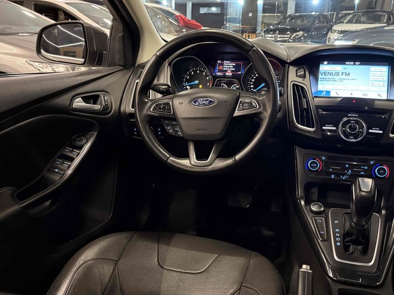 FORD FOCUS 2.0 TITANIUM 16V POWERSHIFT 2017/2017 LEHMEN VEÍCULOS VENÂNCIO AIRES / Carros no Vale