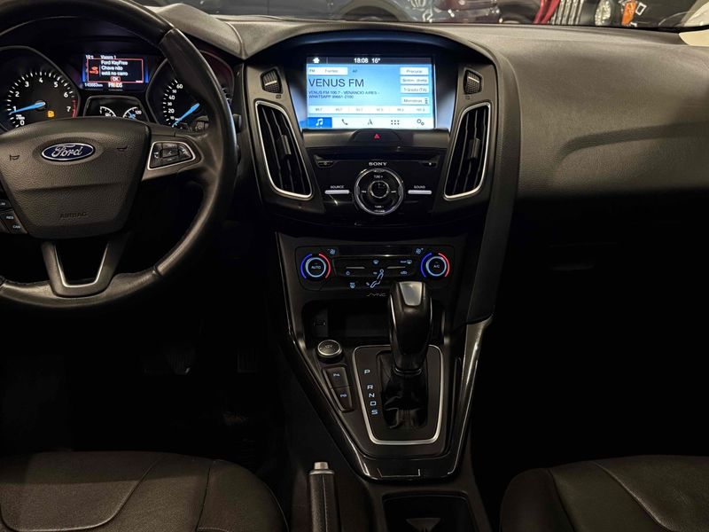 FORD FOCUS 2.0 TITANIUM 16V POWERSHIFT 2017/2017 LEHMEN VEÍCULOS VENÂNCIO AIRES / Carros no Vale
