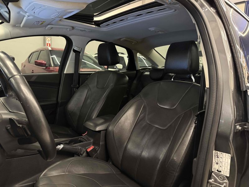 FORD FOCUS 2.0 TITANIUM 16V POWERSHIFT 2017/2017 LEHMEN VEÍCULOS VENÂNCIO AIRES / Carros no Vale