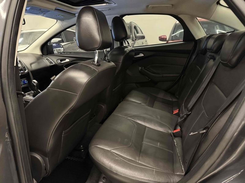 FORD FOCUS 2.0 TITANIUM 16V POWERSHIFT 2017/2017 LEHMEN VEÍCULOS VENÂNCIO AIRES / Carros no Vale