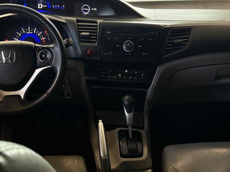 HONDA CIVIC 2.0 LXR 16V 2015/2015 LEHMEN VEÍCULOS VENÂNCIO AIRES / Carros no Vale