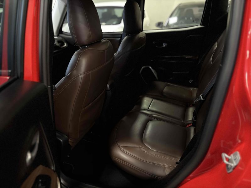 JEEP RENEGADE 1.8 16V 2016/2016 LEHMEN VEÍCULOS VENÂNCIO AIRES / Carros no Vale