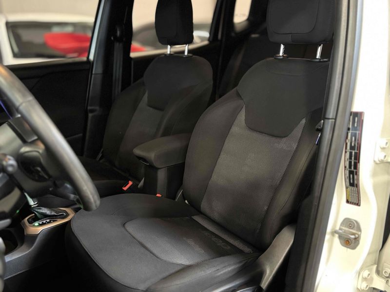 JEEP RENEGADE 1.8 16V SPORT 2016/2017 LEHMEN VEÍCULOS VENÂNCIO AIRES / Carros no Vale