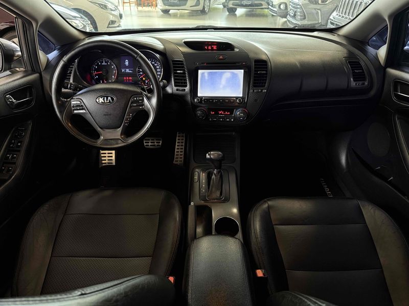 KIA CERATO 1.6 SX 16V 2013/2014 LEHMEN VEÍCULOS VENÂNCIO AIRES / Carros no Vale