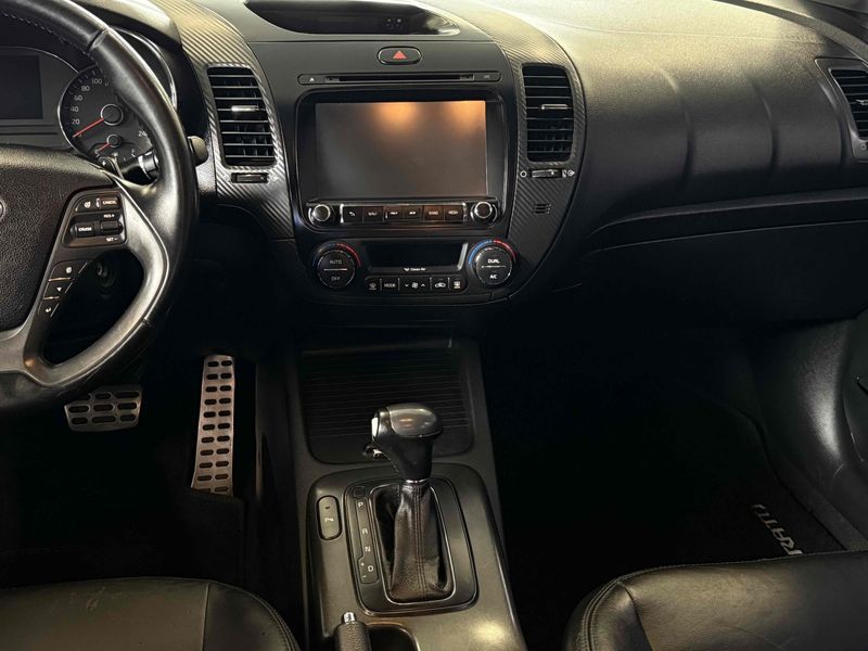KIA CERATO 1.6 SX 16V 2013/2014 LEHMEN VEÍCULOS VENÂNCIO AIRES / Carros no Vale