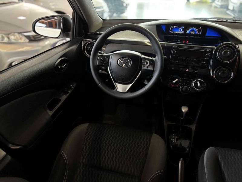 TOYOTA ETIOS 1.5 XS SEDAN 16V 2018/2018 LEHMEN VEÍCULOS VENÂNCIO AIRES / Carros no Vale