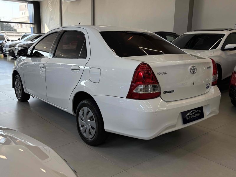 TOYOTA ETIOS 1.5 XS SEDAN 16V 2018/2018 LEHMEN VEÍCULOS VENÂNCIO AIRES / Carros no Vale