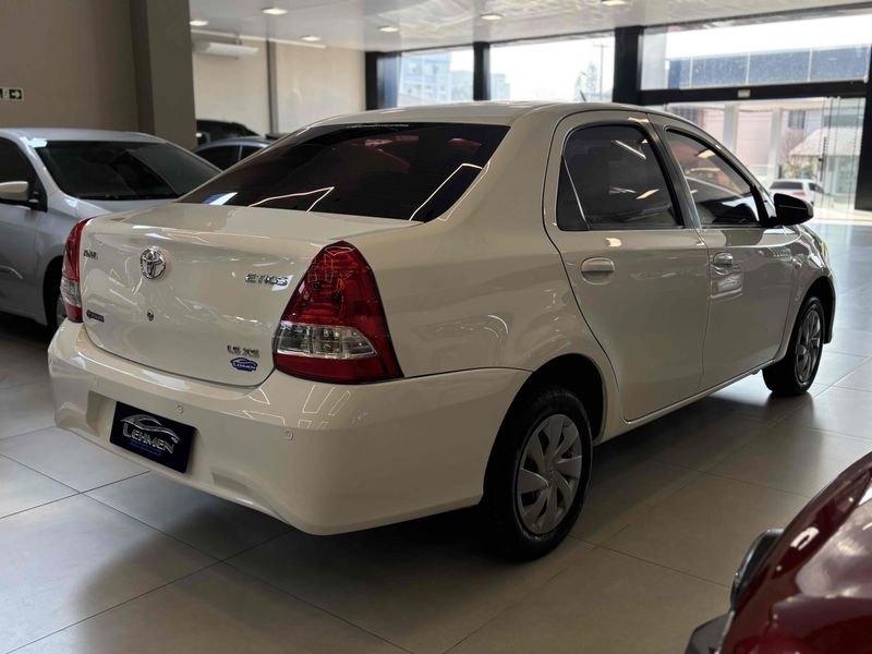 TOYOTA ETIOS 1.5 XS SEDAN 16V 2018/2018 LEHMEN VEÍCULOS VENÂNCIO AIRES / Carros no Vale