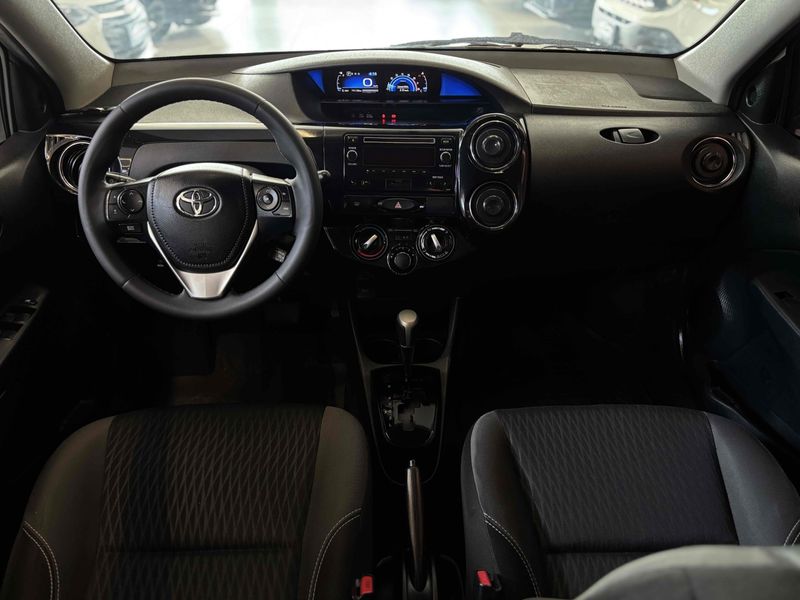 TOYOTA ETIOS 1.5 XS SEDAN 16V 2018/2018 LEHMEN VEÍCULOS VENÂNCIO AIRES / Carros no Vale