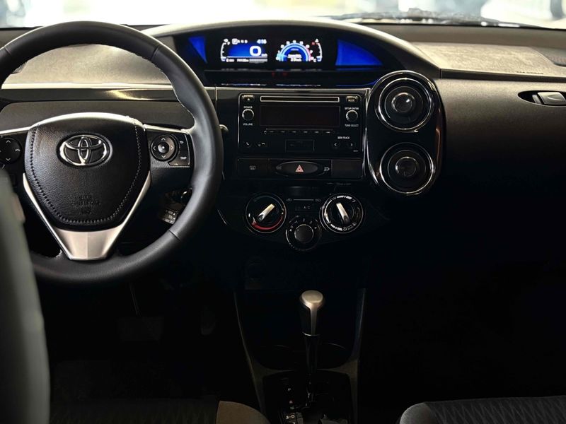 TOYOTA ETIOS 1.5 XS SEDAN 16V 2018/2018 LEHMEN VEÍCULOS VENÂNCIO AIRES / Carros no Vale