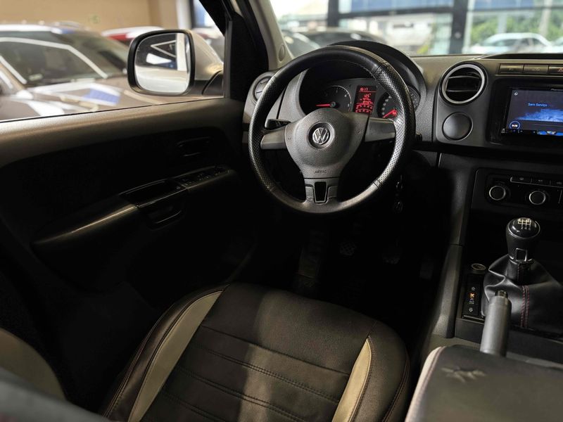 VOLKSWAGEN AMAROK 2.0 4X4 CD 16V TURBO INTERCOOLER 2013/2014 LEHMEN VEÍCULOS VENÂNCIO AIRES / Carros no Vale