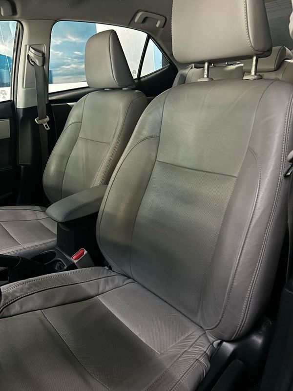 Toyota COROLLA GLi 1.8 2017/2017 SÉRGIO VEÍCULOS TEUTÔNIA / Carros no Vale
