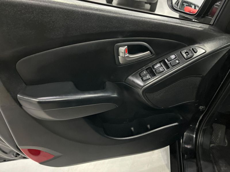 Hyundai Ix35 2.0 16v 2014/2015 SIM AUTOMÓVEIS ROLANTE / Carros no Vale