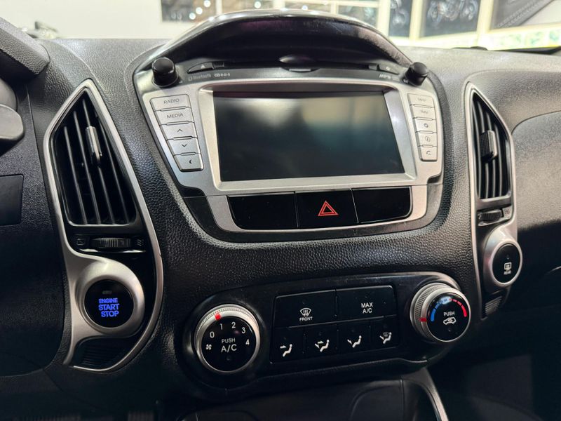 Hyundai Ix35 B 2013/2014 SIM AUTOMÓVEIS ROLANTE / Carros no Vale