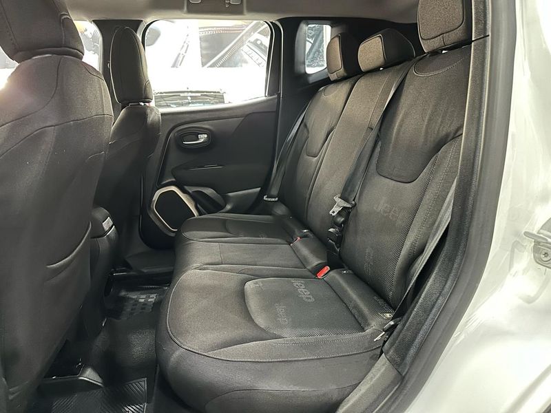 Jeep Renegade 1.8 16v Sport 2015/2016 SIM AUTOMÓVEIS ROLANTE / Carros no Vale