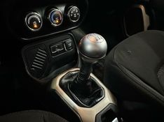 Jeep Renegade 1.8 16v Sport 2015/2016 SIM AUTOMÓVEIS ROLANTE / Carros no Vale