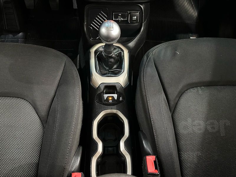 Jeep Renegade 1.8 16v Sport 2015/2016 SIM AUTOMÓVEIS ROLANTE / Carros no Vale
