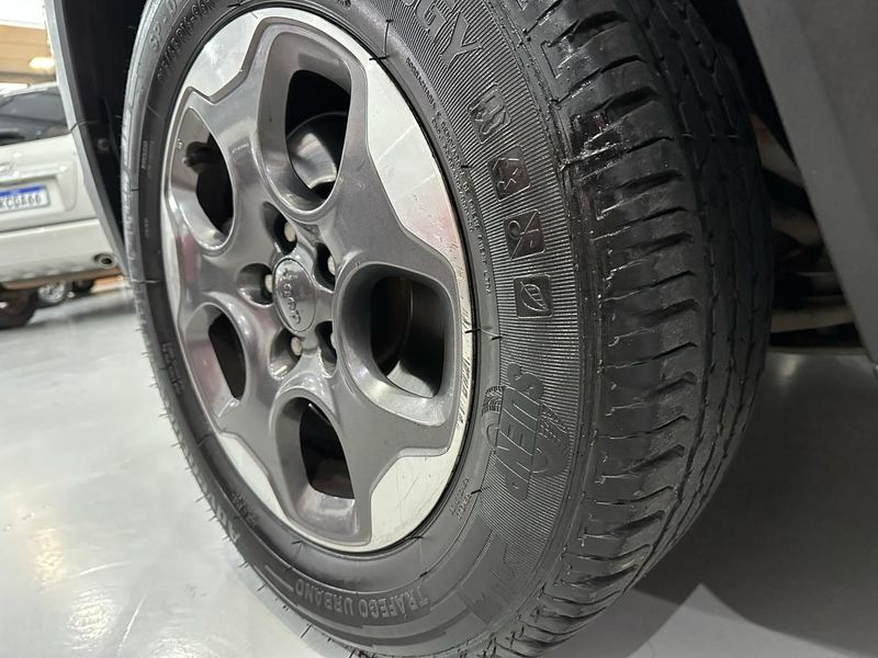 Jeep Renegade 1.8 16v Sport 2015/2016 SIM AUTOMÓVEIS ROLANTE / Carros no Vale