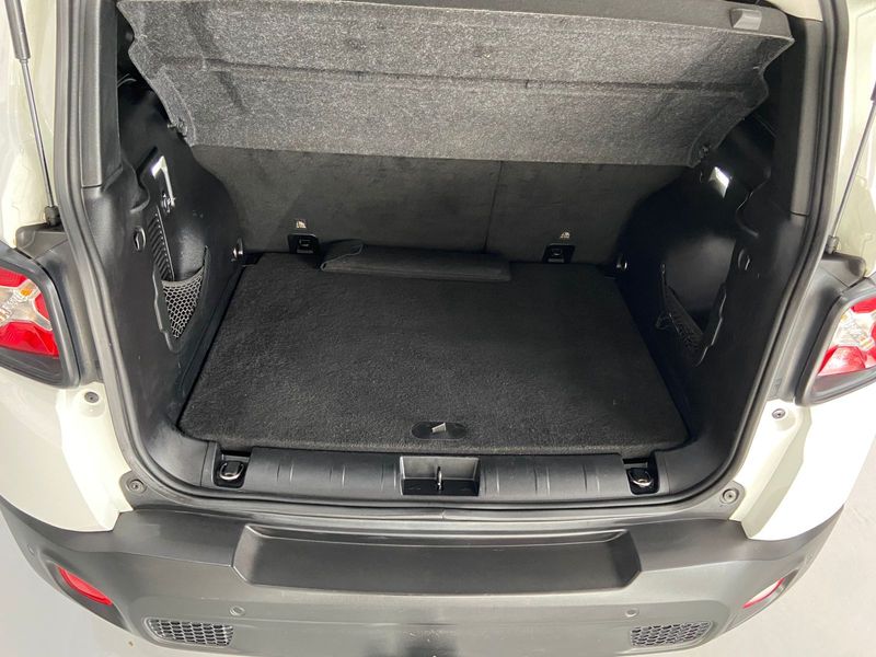 Jeep Renegade Longitude 1.8 2016/2016 SIM AUTOMÓVEIS ROLANTE / Carros no Vale
