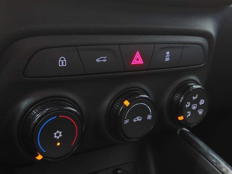 Chevrolet ONIX 1.0 FLEX MANUAL 2023/2024 BETIOLO NOVOS E SEMINOVOS LAJEADO / Carros no Vale