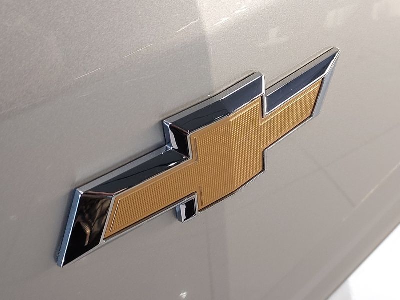 Chevrolet ONIX 1.4 MPFI LT 8V FLEX 4P MANUAL 2018/2019 BETIOLO NOVOS E SEMINOVOS LAJEADO / Carros no Vale