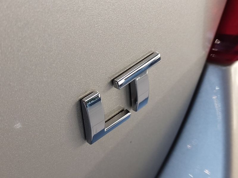 Chevrolet ONIX 1.4 MPFI LT 8V FLEX 4P MANUAL 2018/2019 BETIOLO NOVOS E SEMINOVOS LAJEADO / Carros no Vale
