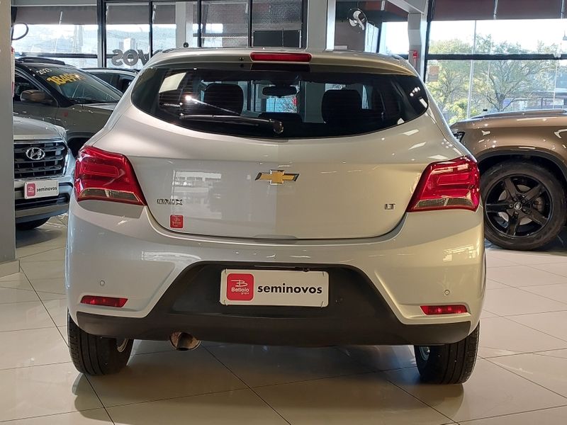 Chevrolet ONIX 1.4 MPFI LT 8V FLEX 4P MANUAL 2018/2019 BETIOLO NOVOS E SEMINOVOS LAJEADO / Carros no Vale