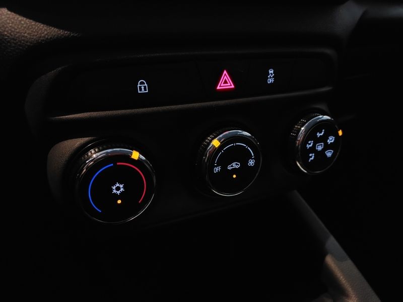 Chevrolet TRACKER 1.0 TURBO FLEX AUTOMÁTICO 2023/2024 BETIOLO NOVOS E SEMINOVOS LAJEADO / Carros no Vale