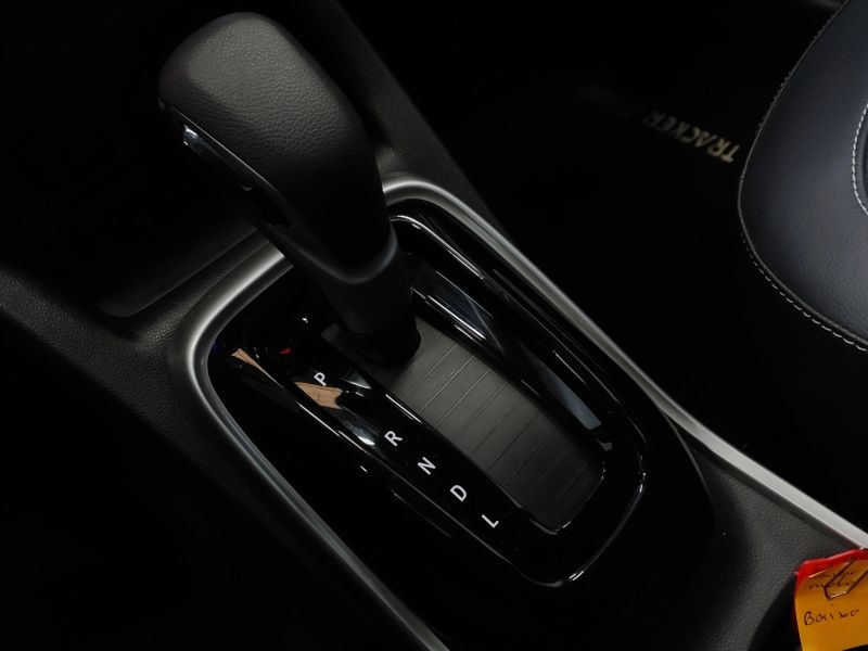 Chevrolet TRACKER 1.0 TURBO FLEX PREMIER AUTOMÁTICO 2021/2022 BETIOLO NOVOS E SEMINOVOS LAJEADO / Carros no Vale