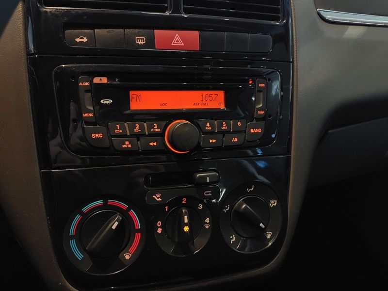 Fiat LINEA 1.8 ESSENCE 16V FLEX 4P MANUAL 2012/2013 BETIOLO NOVOS E SEMINOVOS LAJEADO / Carros no Vale