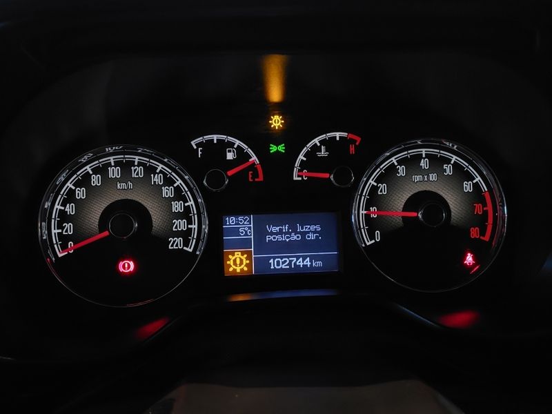 Fiat LINEA 1.8 ESSENCE 16V FLEX 4P MANUAL 2012/2013 BETIOLO NOVOS E SEMINOVOS LAJEADO / Carros no Vale