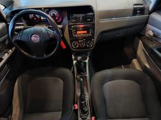 Fiat LINEA 1.8 ESSENCE 16V FLEX 4P MANUAL 2012/2013 BETIOLO NOVOS E SEMINOVOS LAJEADO / Carros no Vale