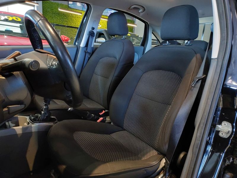 Fiat LINEA 1.8 ESSENCE 16V FLEX 4P MANUAL 2012/2013 BETIOLO NOVOS E SEMINOVOS LAJEADO / Carros no Vale