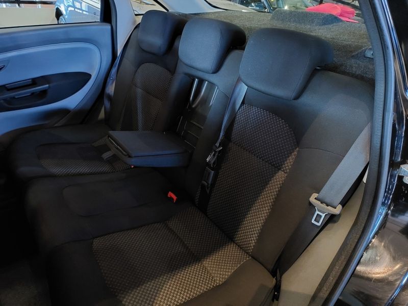 Fiat LINEA 1.8 ESSENCE 16V FLEX 4P MANUAL 2012/2013 BETIOLO NOVOS E SEMINOVOS LAJEADO / Carros no Vale