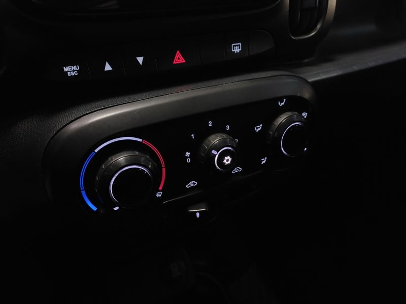 Fiat MOBI 1.0 EVO FLEX LIKE MANUAL 2022/2022 BETIOLO NOVOS E SEMINOVOS LAJEADO / Carros no Vale